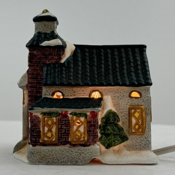 Vintage Ceramic Light-Up Christmas Village Schoolhouse Wreath Snow Small 4.5" - Picture 4 of 16